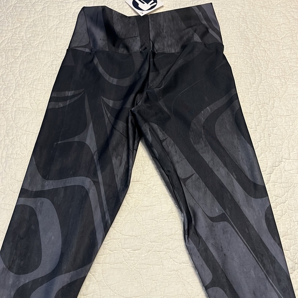 Trickster Company Black Bear Capri Leggings. Size Medium. NWT! - Picture 4 of 9